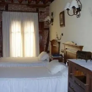 hostal-casa-de-cisneros.besthotelstoledo.com/